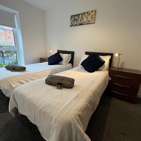 2 Double Beds Or 4 Singles, 2 Bathrooms, Free Parking, Smart Tv'S, Close To Gunwharf Quays, Beach & Historic Dockyard 朴次茅斯 外观 照片