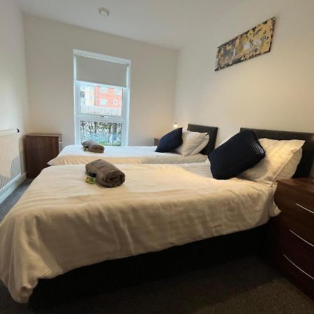 2 Double Beds Or 4 Singles, 2 Bathrooms, Free Parking, Smart Tv'S, Close To Gunwharf Quays, Beach & Historic Dockyard 朴次茅斯 外观 照片