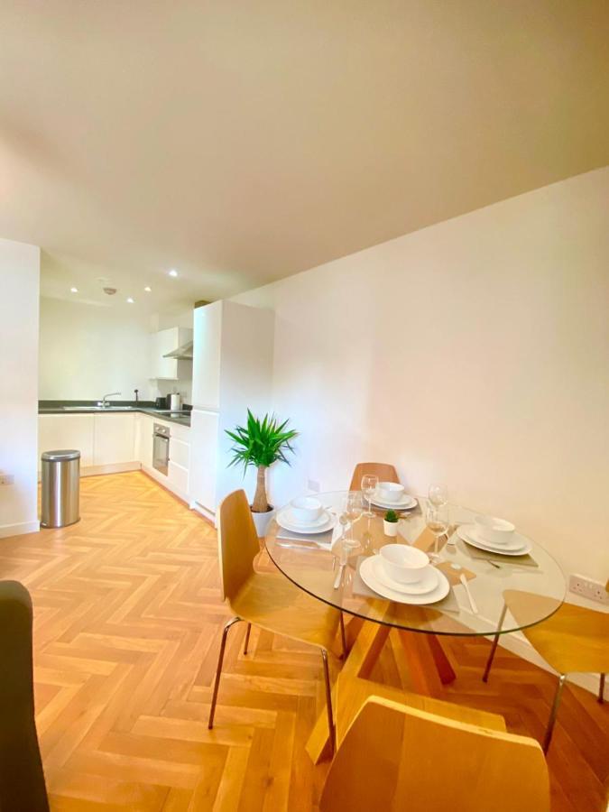 2 Double Beds Or 4 Singles, 2 Bathrooms, Free Parking, Smart Tv'S, Close To Gunwharf Quays, Beach & Historic Dockyard 朴次茅斯 外观 照片