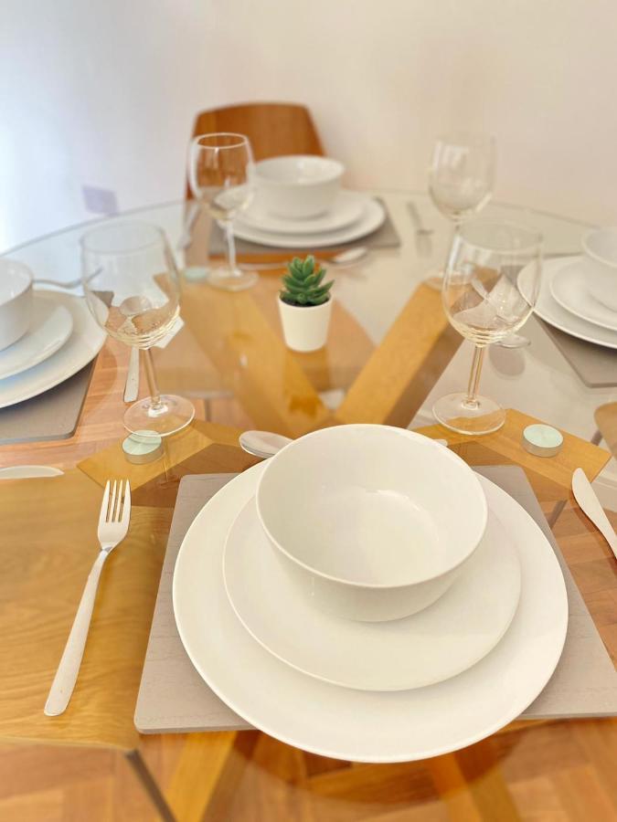 2 Double Beds Or 4 Singles, 2 Bathrooms, Free Parking, Smart Tv'S, Close To Gunwharf Quays, Beach & Historic Dockyard 朴次茅斯 外观 照片