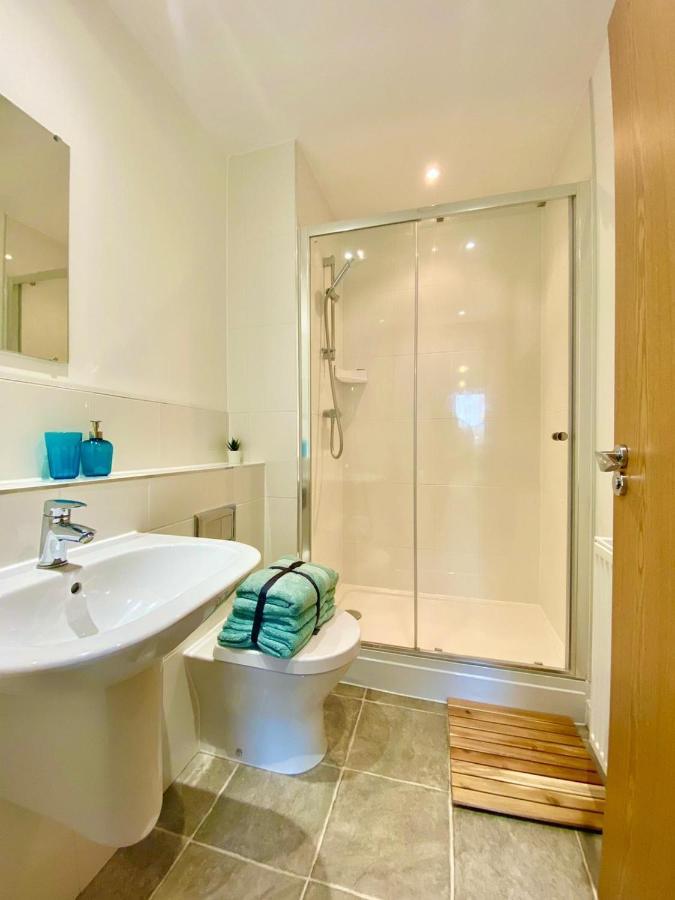2 Double Beds Or 4 Singles, 2 Bathrooms, Free Parking, Smart Tv'S, Close To Gunwharf Quays, Beach & Historic Dockyard 朴次茅斯 外观 照片