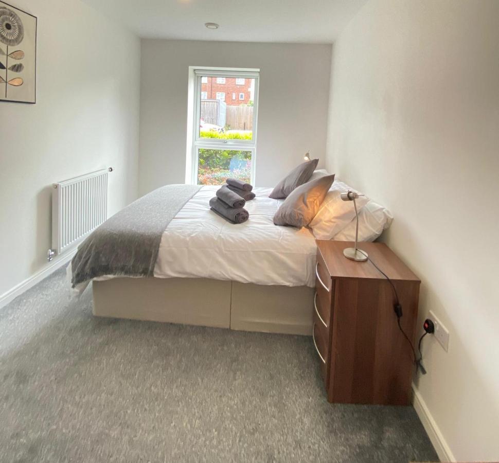 2 Double Beds Or 4 Singles, 2 Bathrooms, Free Parking, Smart Tv'S, Close To Gunwharf Quays, Beach & Historic Dockyard 朴次茅斯 外观 照片