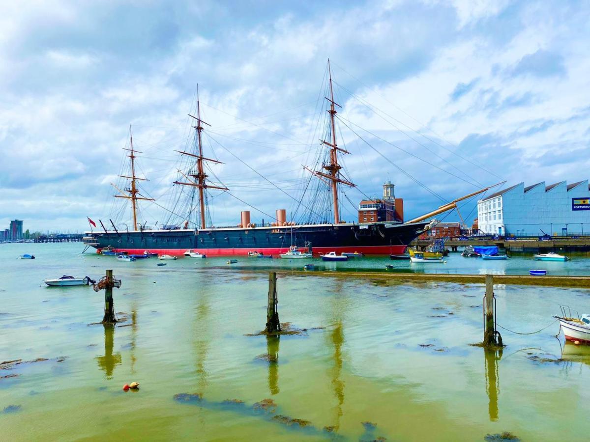 2 Double Beds Or 4 Singles, 2 Bathrooms, Free Parking, Smart Tv'S, Close To Gunwharf Quays, Beach & Historic Dockyard 朴次茅斯 外观 照片