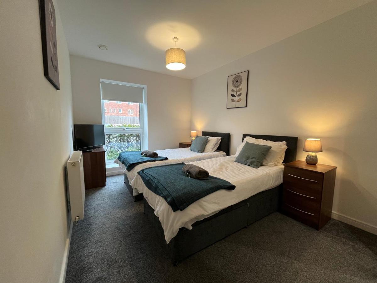 2 Double Beds Or 4 Singles, 2 Bathrooms, Free Parking, Smart Tv'S, Close To Gunwharf Quays, Beach & Historic Dockyard 朴次茅斯 外观 照片