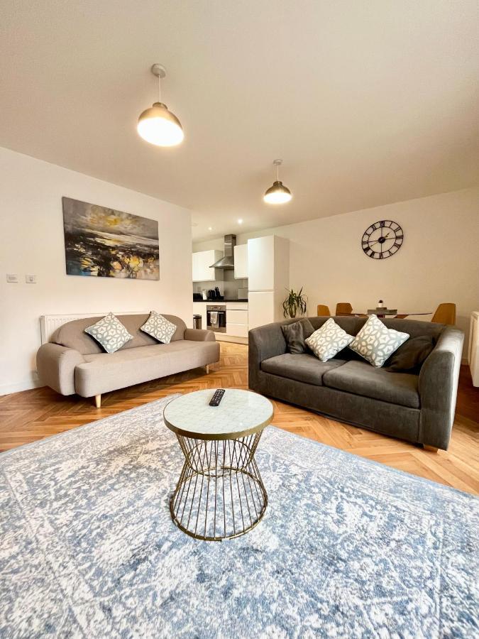 2 Double Beds Or 4 Singles, 2 Bathrooms, Free Parking, Smart Tv'S, Close To Gunwharf Quays, Beach & Historic Dockyard 朴次茅斯 外观 照片