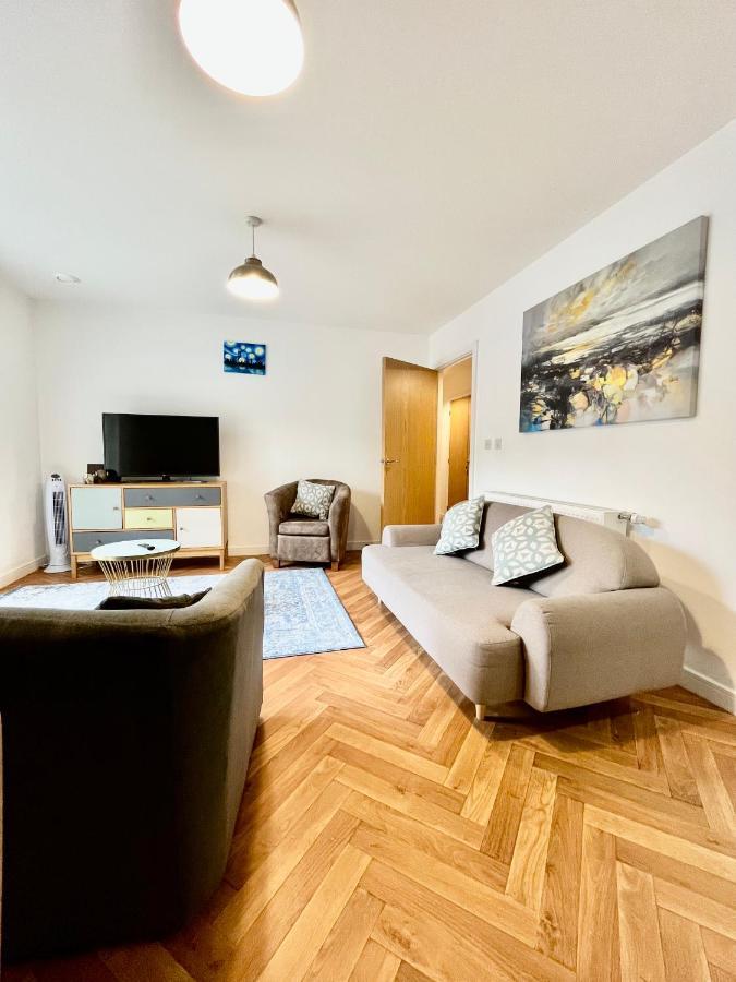 2 Double Beds Or 4 Singles, 2 Bathrooms, Free Parking, Smart Tv'S, Close To Gunwharf Quays, Beach & Historic Dockyard 朴次茅斯 外观 照片