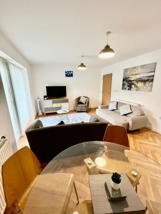 2 Double Beds Or 4 Singles, 2 Bathrooms, Free Parking, Smart Tv'S, Close To Gunwharf Quays, Beach & Historic Dockyard 朴次茅斯 外观 照片